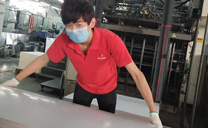 彩盒印刷膠印產(chǎn)生花版現(xiàn)象的問題