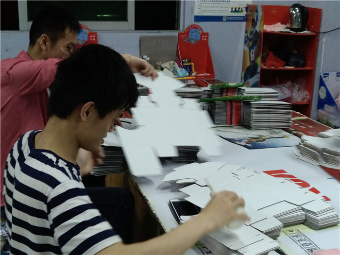 英利印刷為彩盒客戶加班 英利印刷為彩盒客戶加班