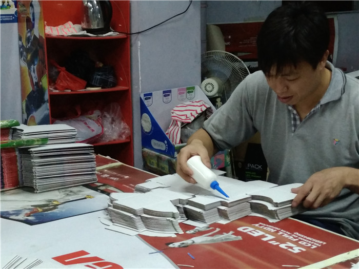 英利印刷為彩盒客戶加班 英利印刷為彩盒客戶加班