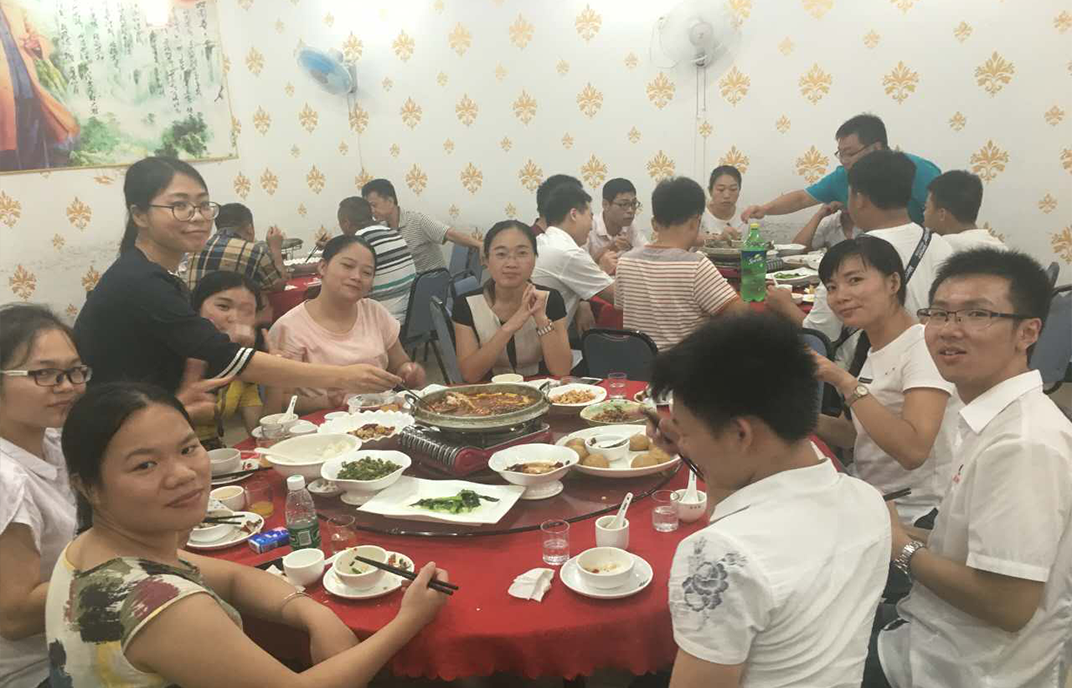 陸軍戰(zhàn)隊(duì)光明新區(qū)幫扶小組第二次在勁華電子公司指導(dǎo)