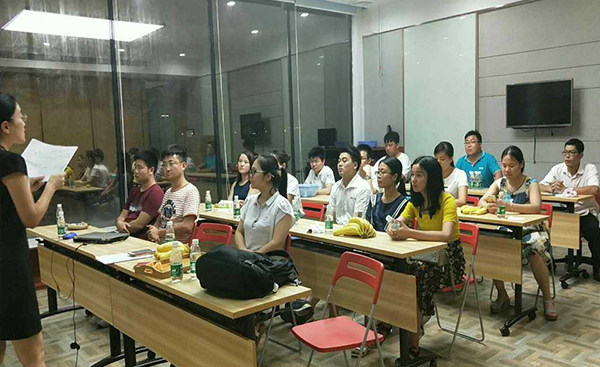 陸軍戰(zhàn)隊光明新區(qū)幫扶小組第三次在創(chuàng)美景裝飾公司指導(dǎo)