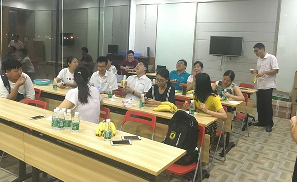 陸軍戰(zhàn)隊光明新區(qū)幫扶小組第三次在創(chuàng)美景裝飾公司指導(dǎo)