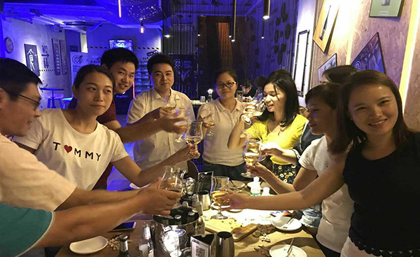 陸軍戰(zhàn)隊光明新區(qū)幫扶小組第三次在創(chuàng)美景裝飾公司指導(dǎo)