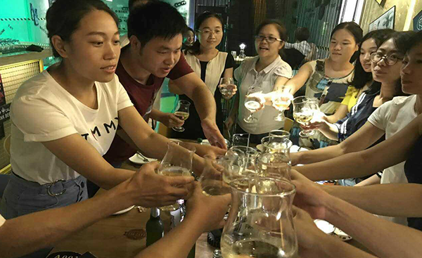 陸軍戰(zhàn)隊光明新區(qū)幫扶小組第三次在創(chuàng)美景裝飾公司指導(dǎo)