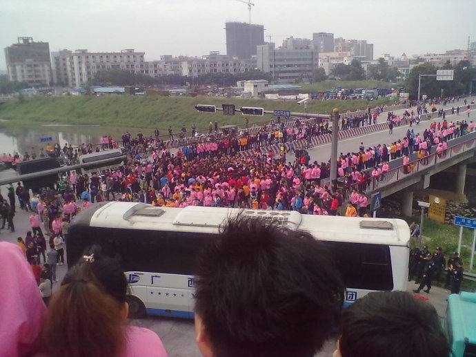 福建印刷廠百利彩印疑似老板跑路 百名員工討薪無望流離失所(圖)